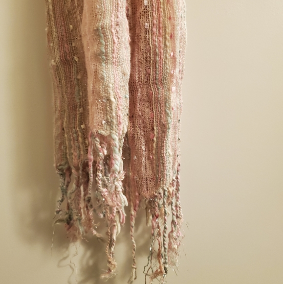 Le Chateau Scarf - Picture 5 of 13